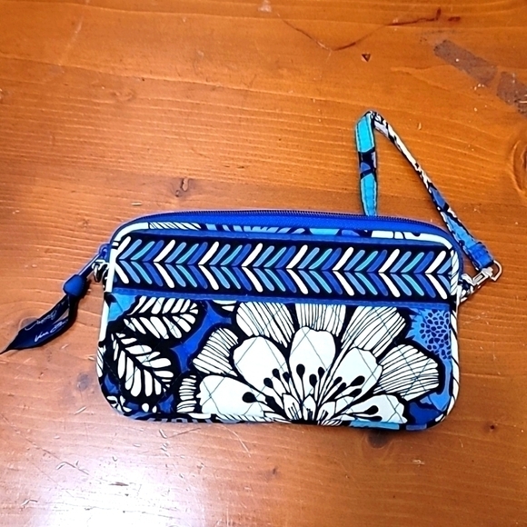 Vera Bradley Wristlet - Blue Bayou It Hold Credic Cards - Picture 7 of 7